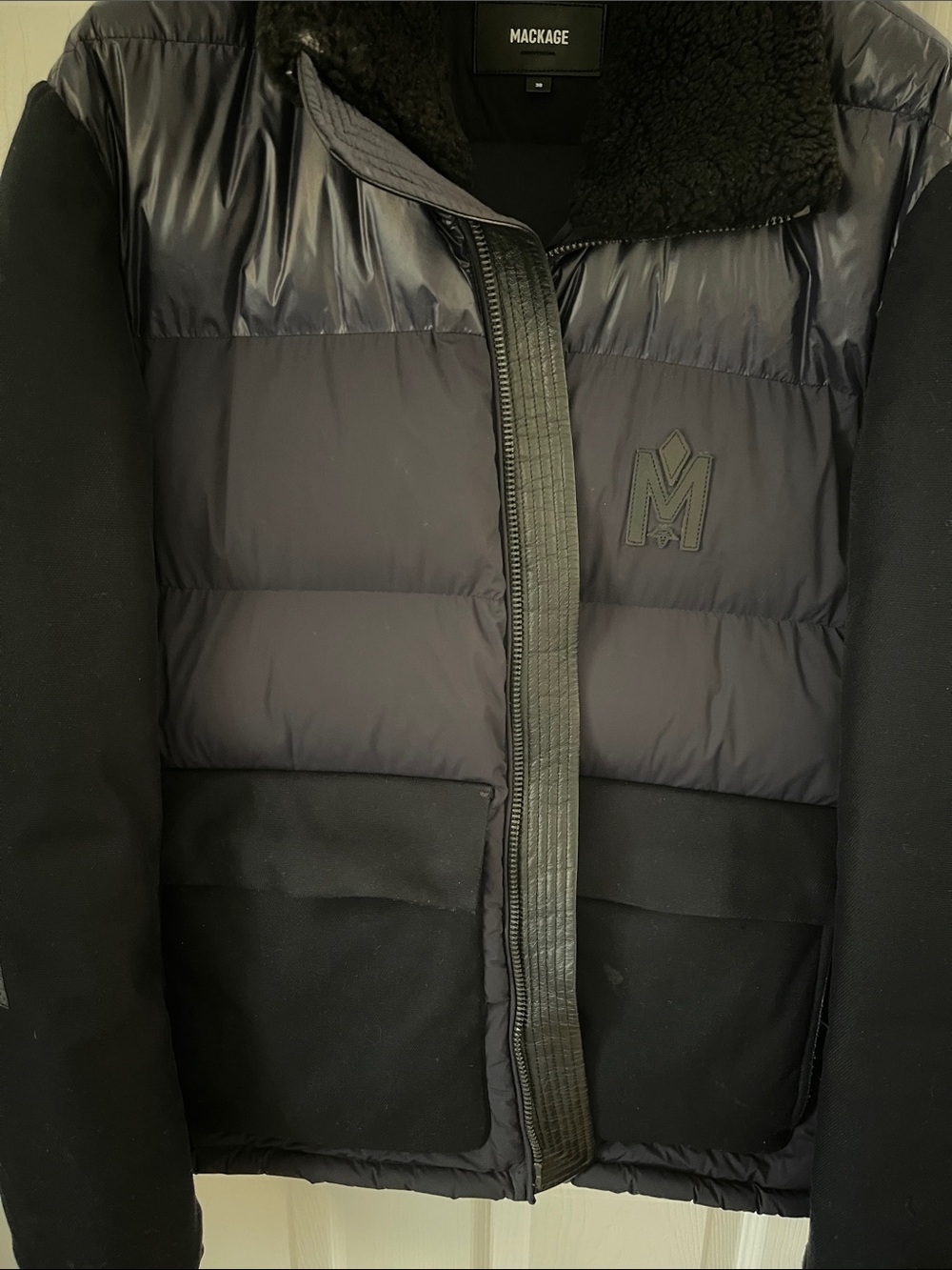 💯 Authentic Mackage Navy Mixed Media Down Bomber Jacket w/ Shearling Collar - Picture 6 of 16